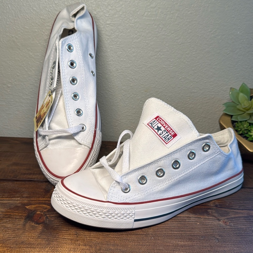 Chuck Taylor Converse 
Men’s size 7.5 
Women's 9